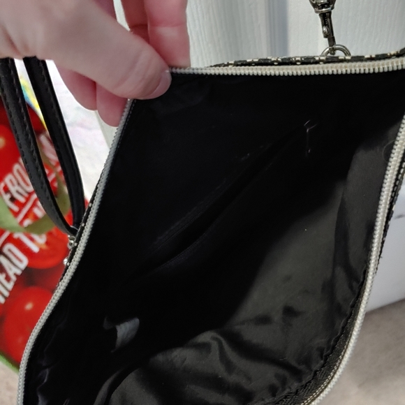 Black and white purse - Picture 3 of 4